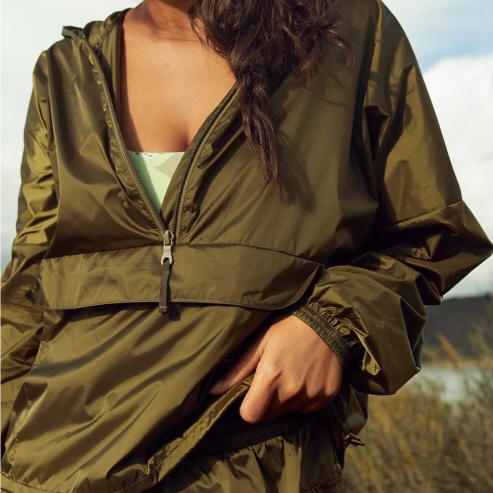 Offline By Aerie Shine Windbreak Cropped NWT Raincoat In Olive Size Small